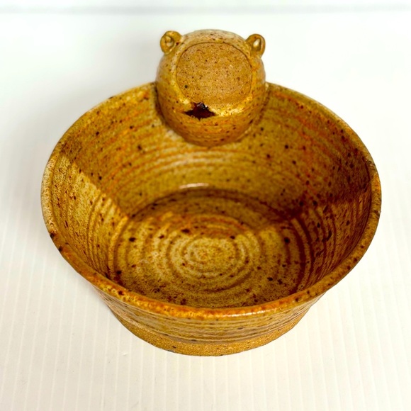 Vtg Studio Art Pottery Bowl With Bear 5.5 Inch Diameter - Picture 1 of 10
